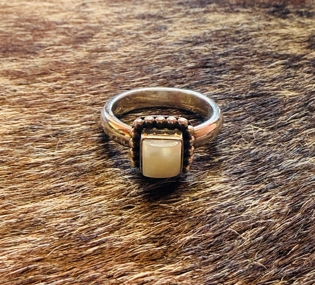 Sterling Silver Silpada Mother of Pearl Ring – Size 7