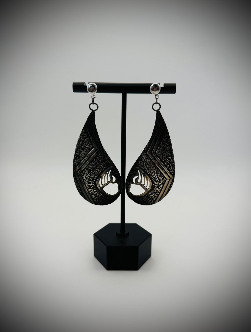 Vintage Sterling Silver Bear Paw Dangle Earrings – Likely Pre-1970s