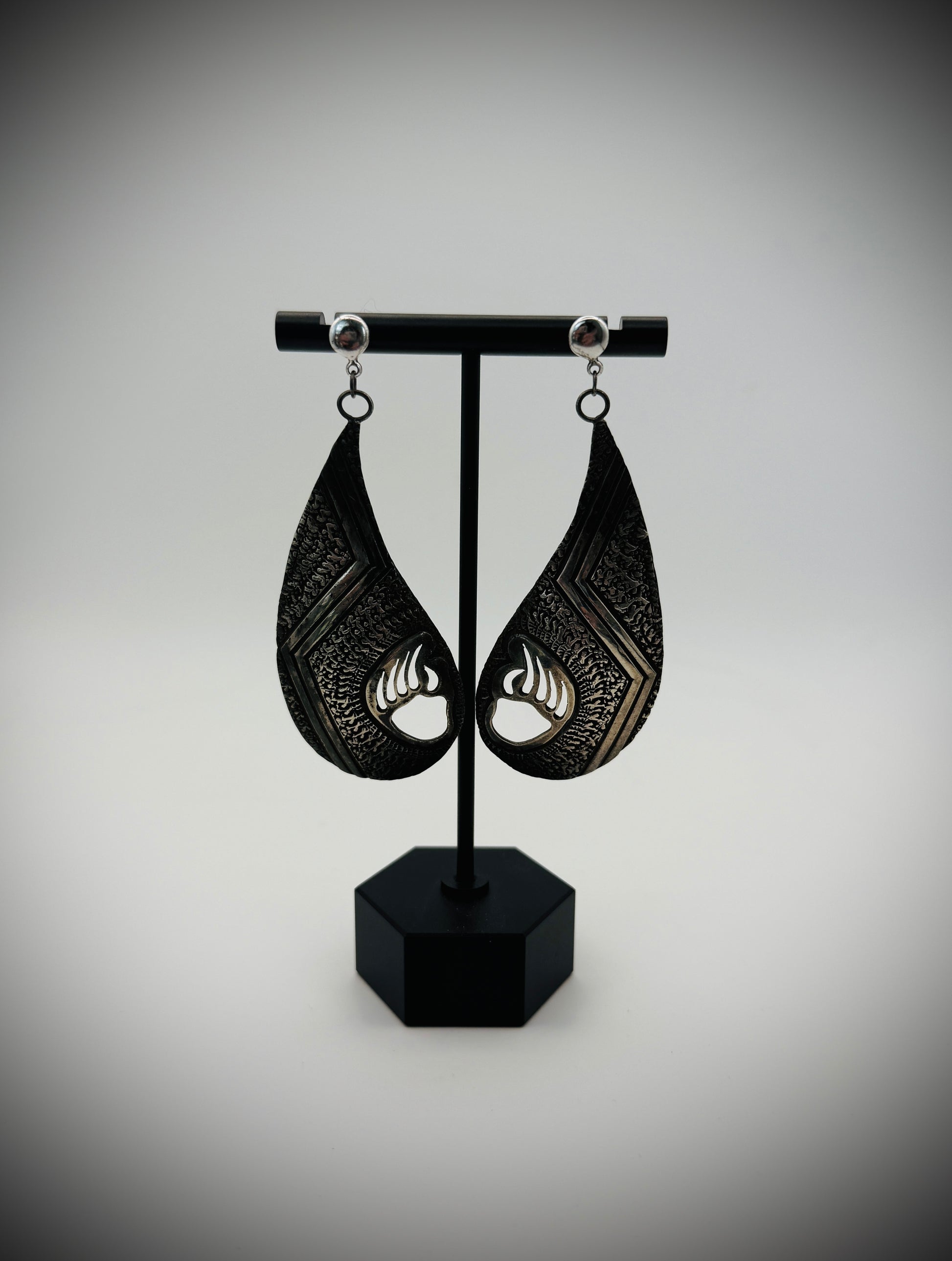 Vintage Sterling Silver Bear Paw Dangle Earrings – Likely Pre-1970s