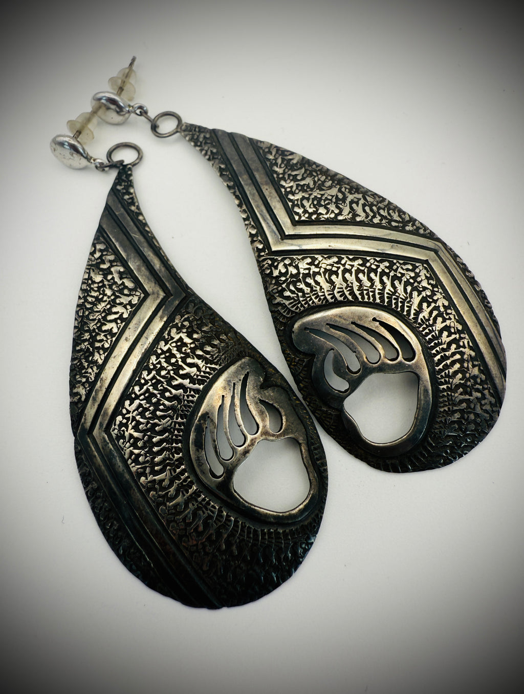 Vintage Sterling Silver Bear Paw Dangle Earrings – Likely Pre-1970s