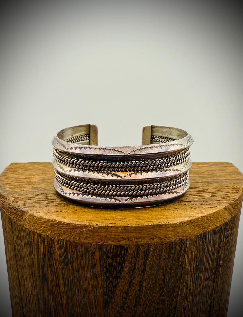 Navajo Sterling Silver Cuff – Signed Tahe – Twist Wire Design – Size 6.25