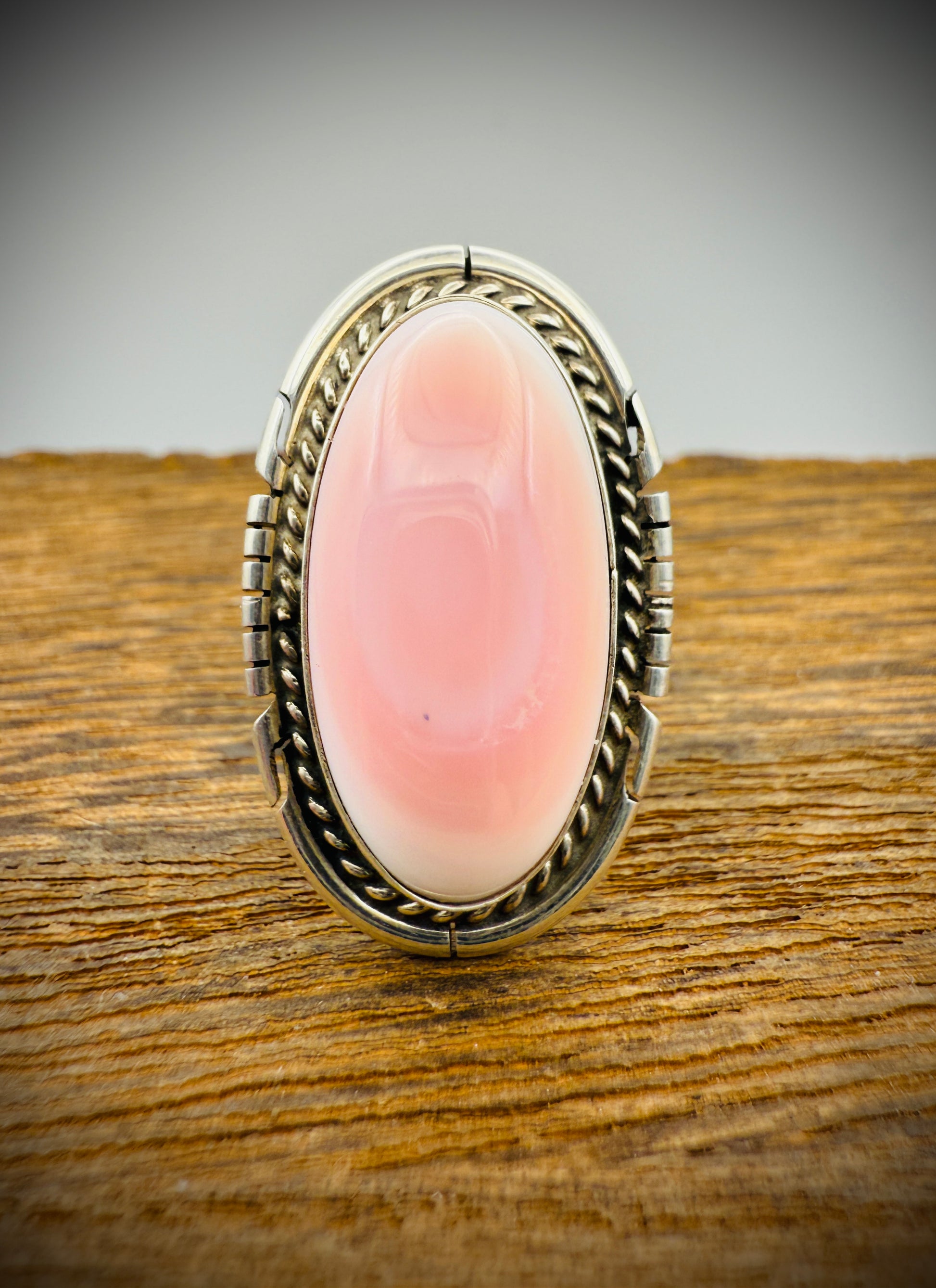Vintage Navajo Sterling Silver Ring by Dave Skeets – Pink Conch Shell