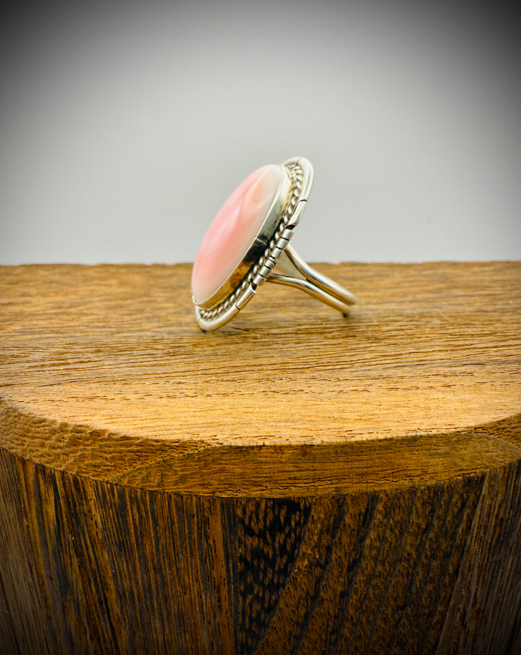 Vintage Navajo Sterling Silver Ring by Dave Skeets – Pink Conch Shell