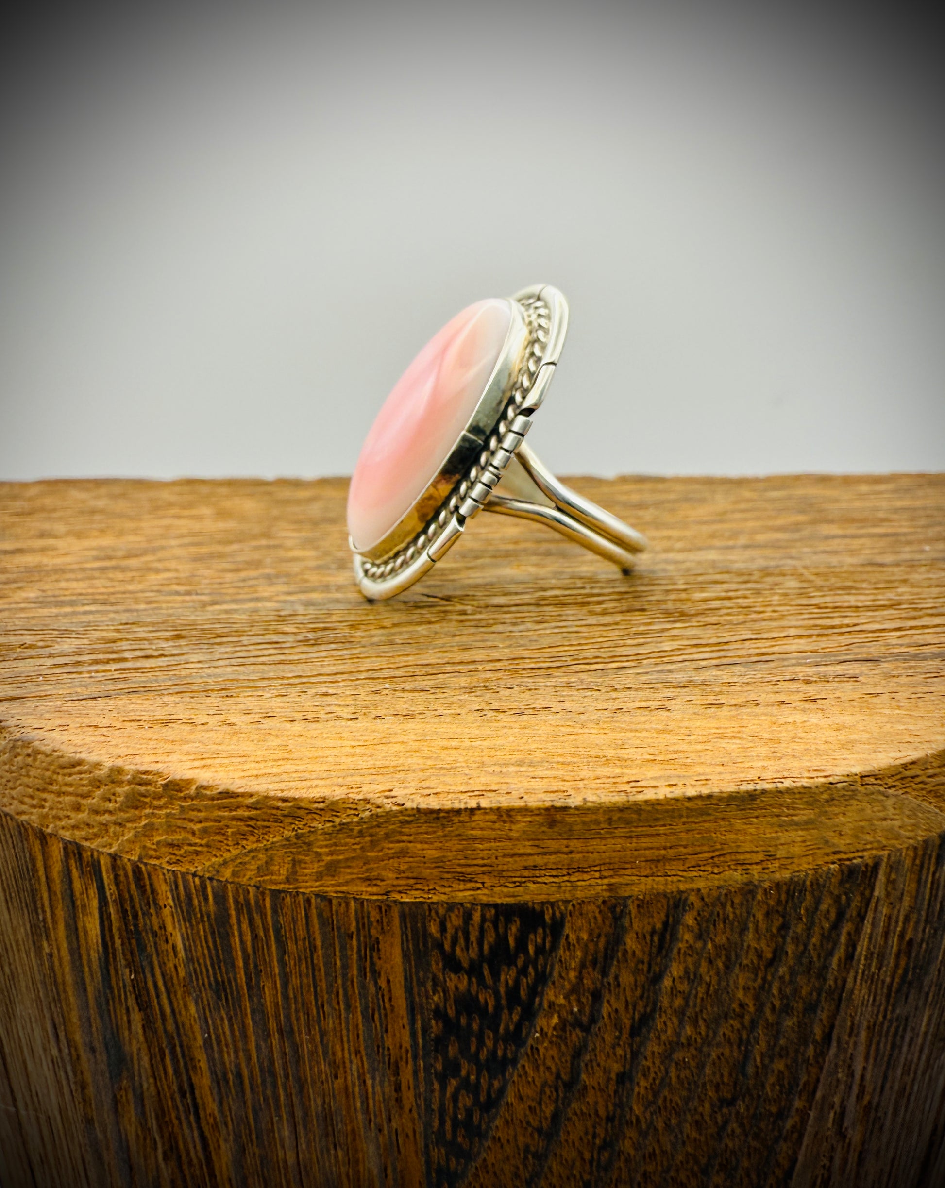 Vintage Navajo Sterling Silver Ring by Dave Skeets – Pink Conch Shell