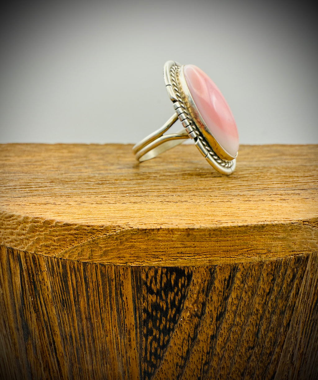 Vintage Navajo Sterling Silver Ring by Dave Skeets – Pink Conch Shell