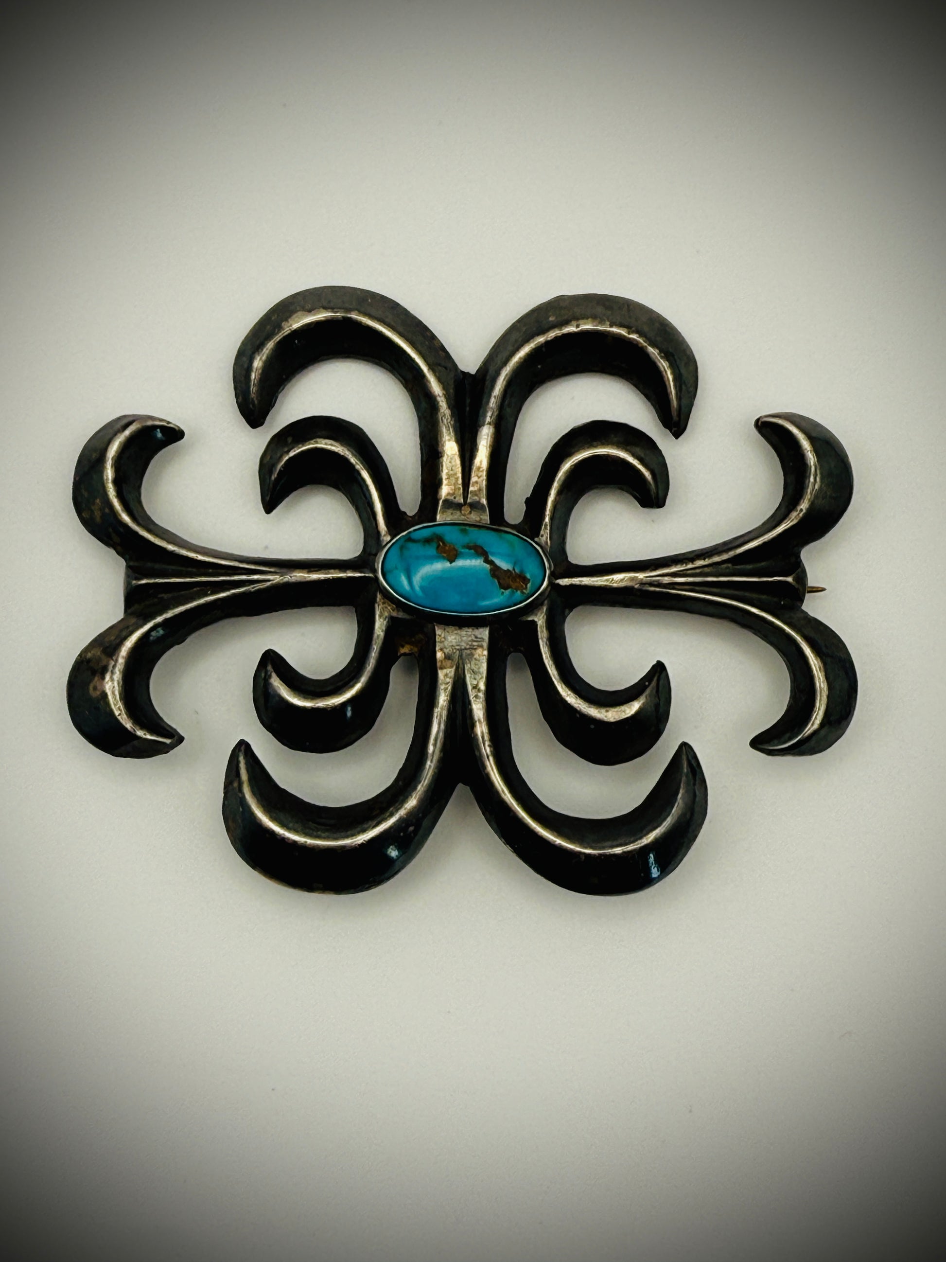 Vintage Navajo Sterling Silver Sandcast Brooch with Kingman Turquoise – Pre-1970