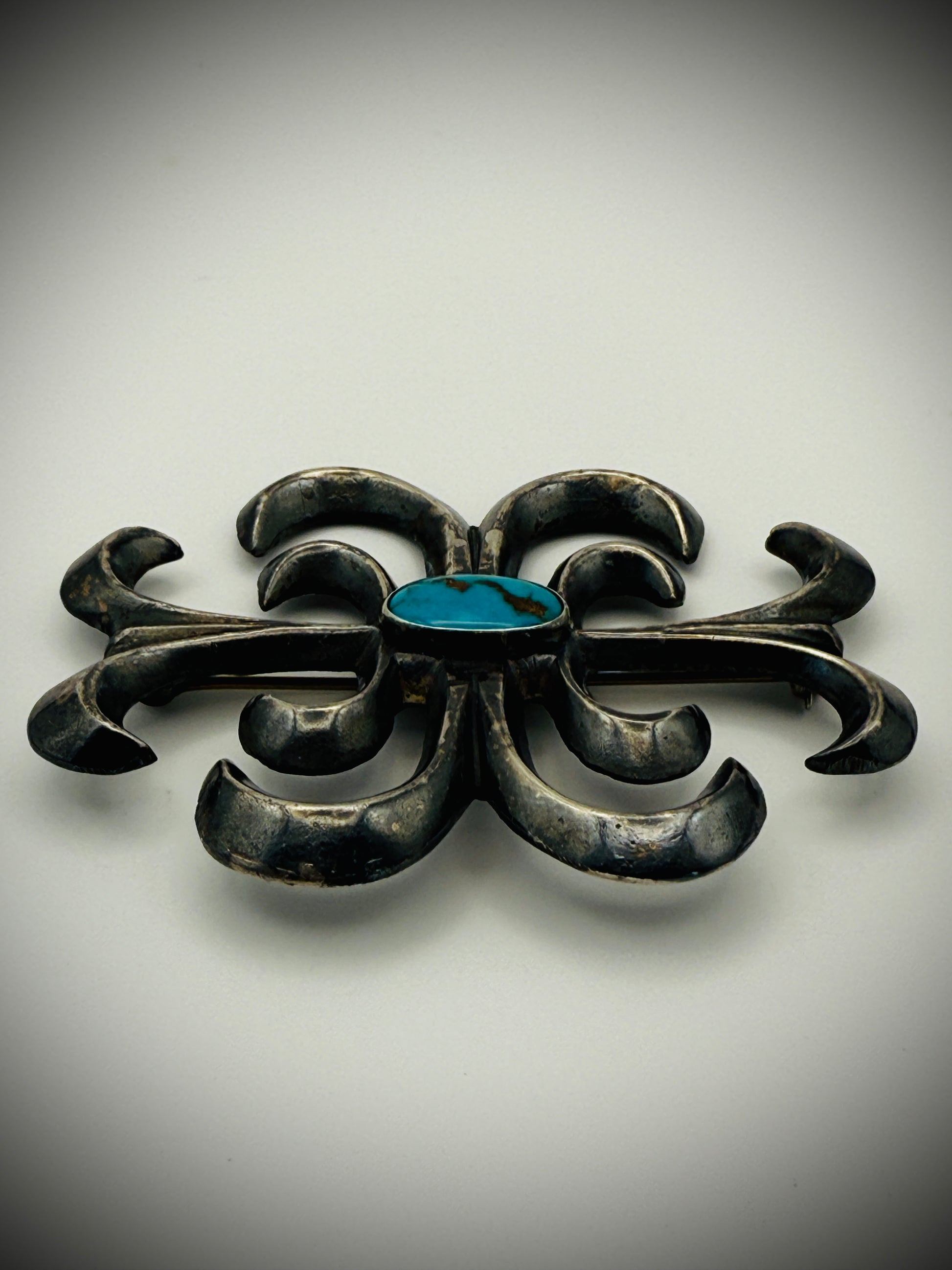 Vintage Navajo Sterling Silver Sandcast Brooch with Kingman Turquoise – Pre-1970