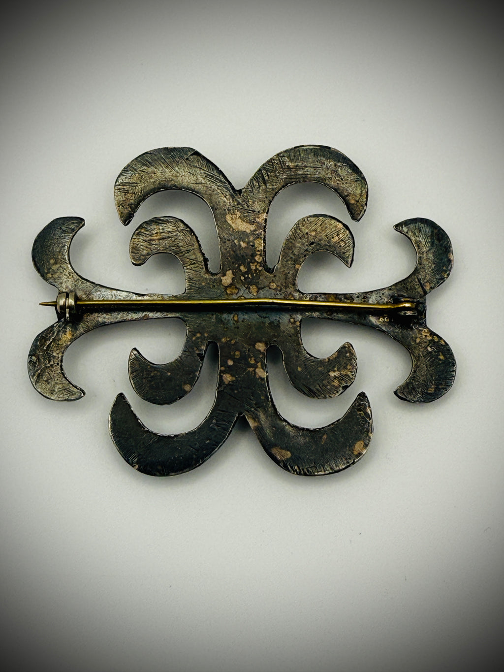 Vintage Navajo Sterling Silver Sandcast Brooch with Kingman Turquoise – Pre-1970