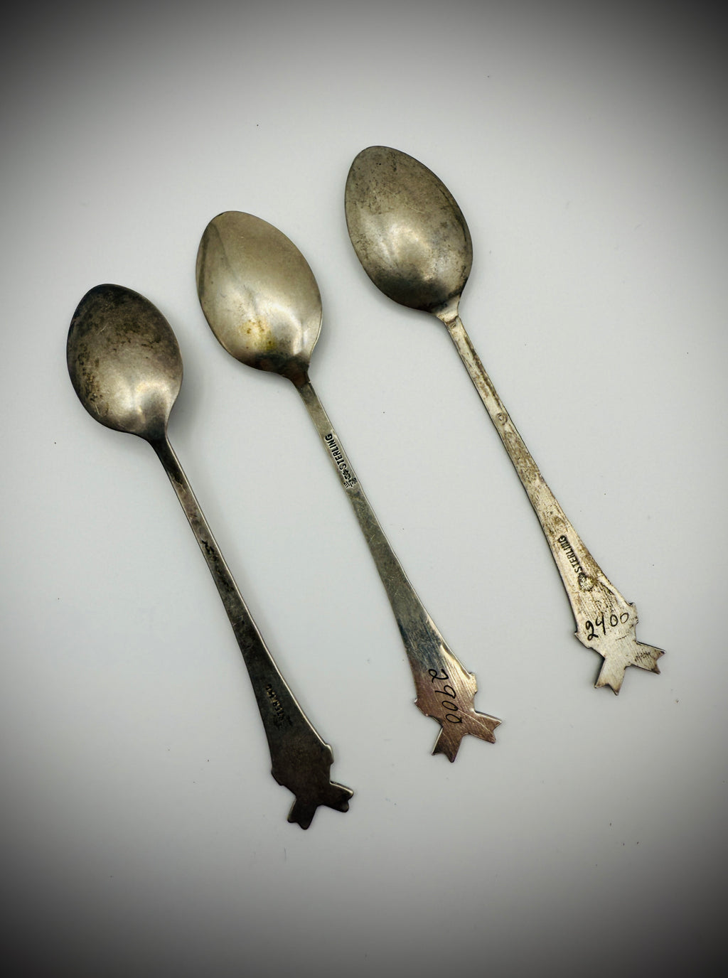 Set of 3 Sterling Spoons – Fred Harvey Era–style Stampwork, 3.5", 17g (Lot)