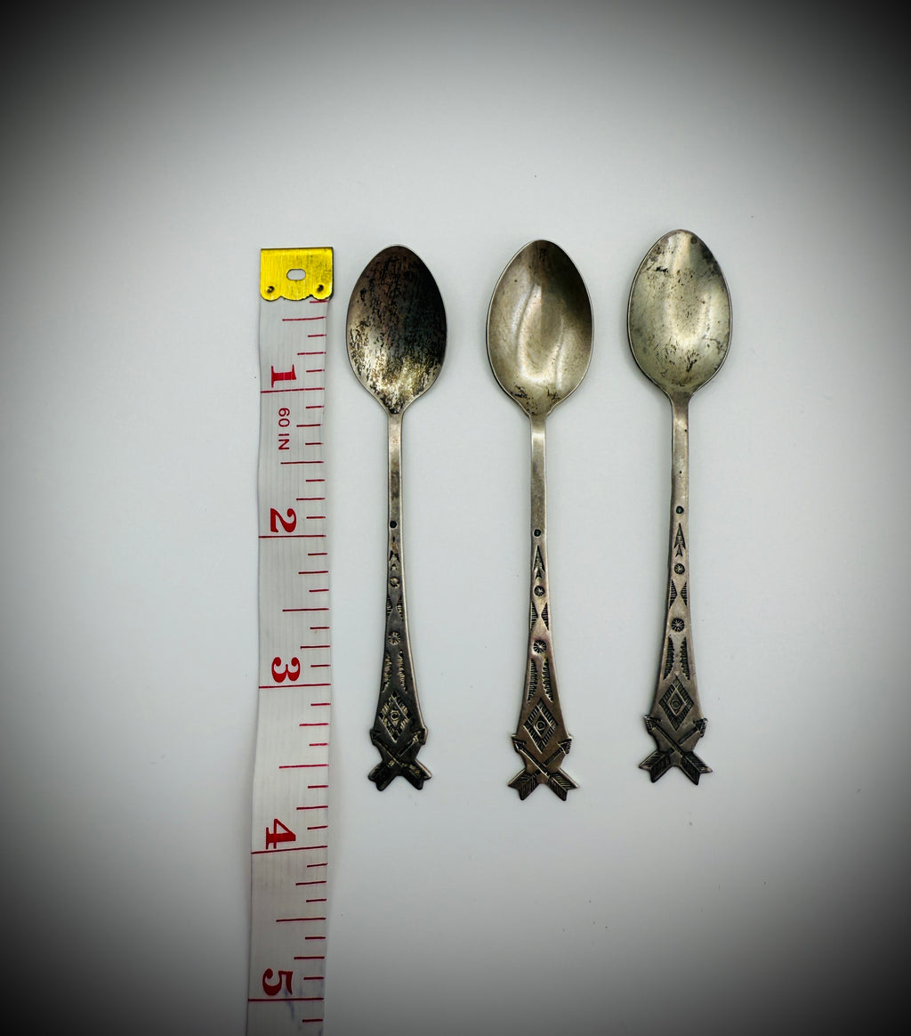 Set of 3 Sterling Spoons – Fred Harvey Era–style Stampwork, 3.5", 17g (Lot)