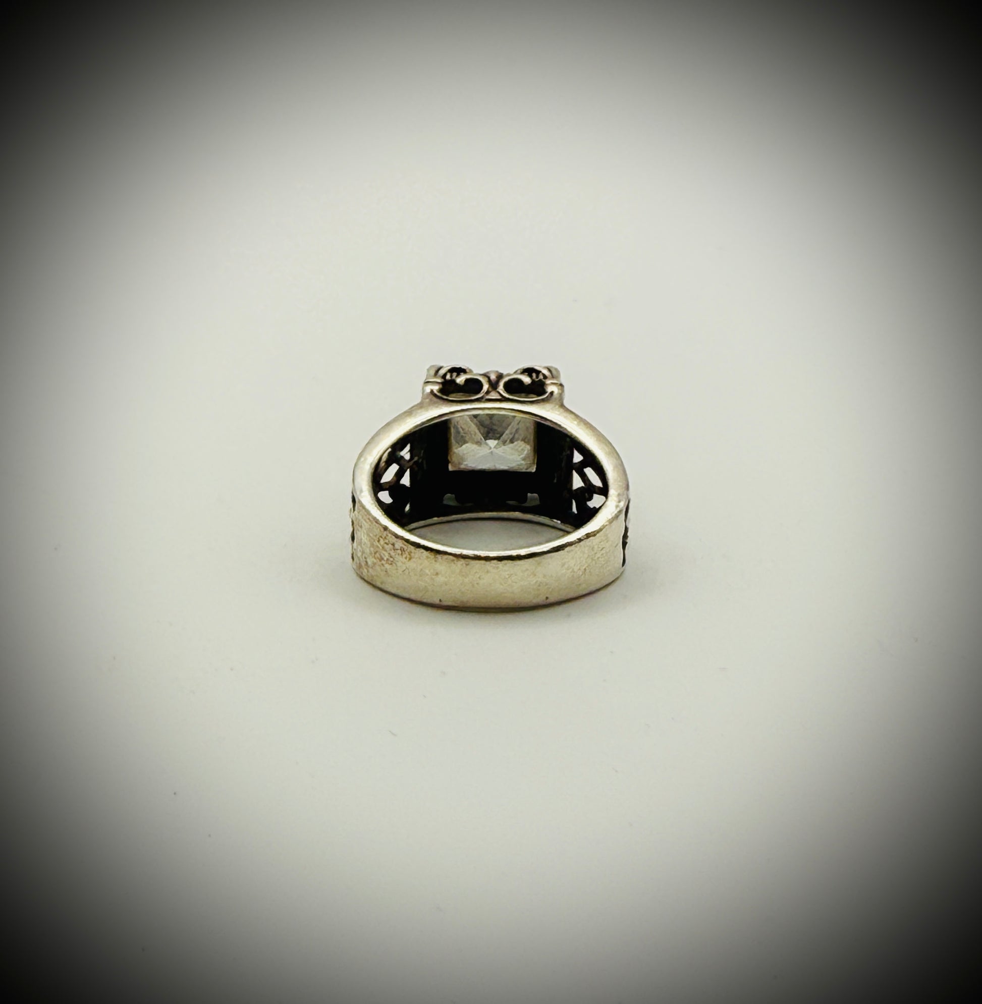 Silpada Sterling Ring (Size 7.5) — Clear Stone, Ornate Scroll Setting