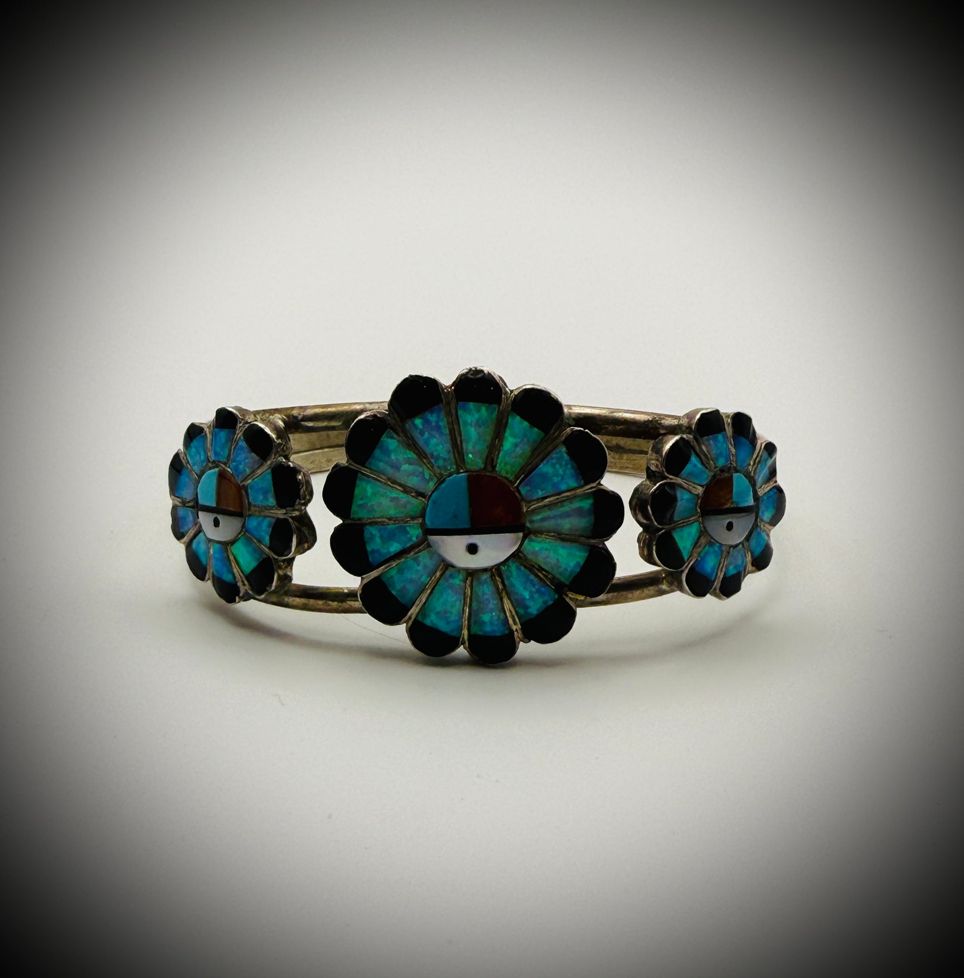 Vintage Zuni-Style Triple Sunface Cuff — Opal Inlay — Sz 6", 17g