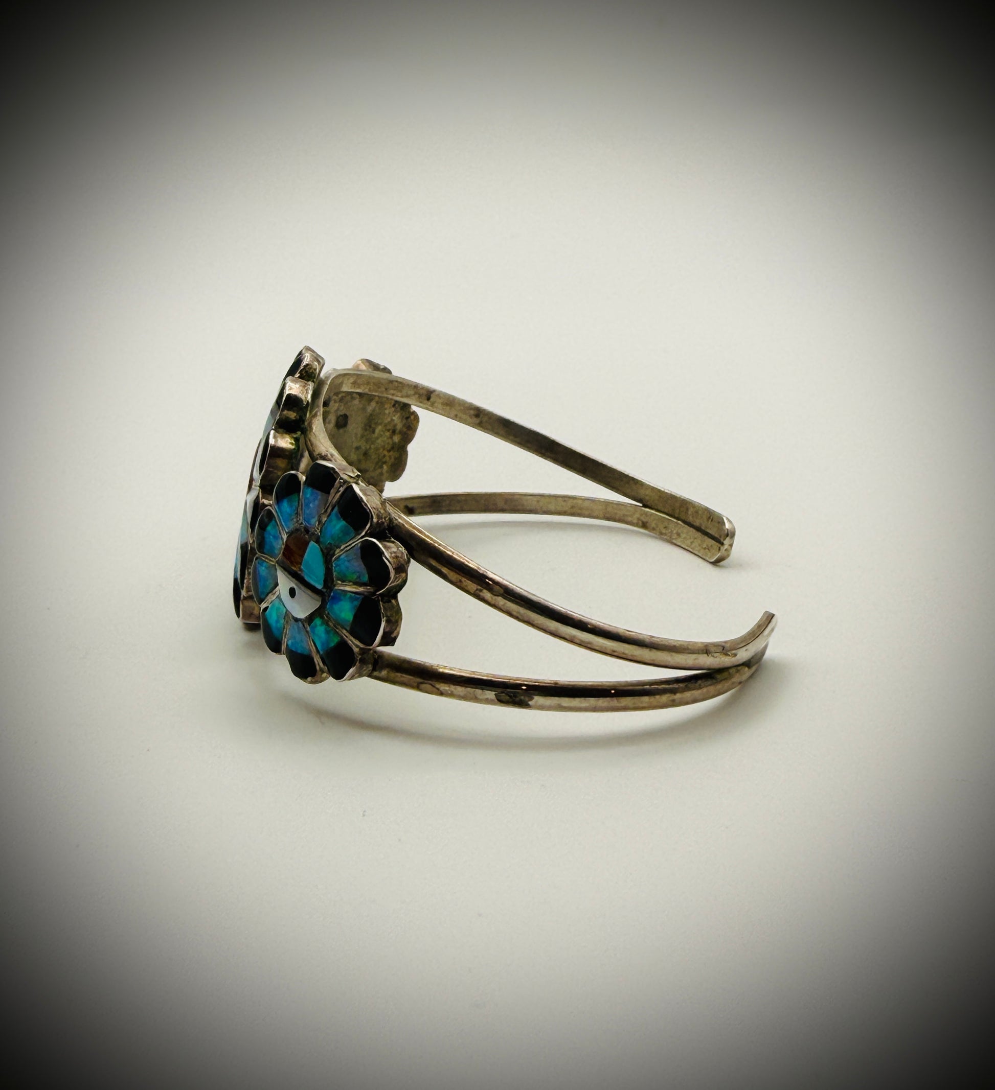 Vintage Zuni-Style Triple Sunface Cuff — Opal Inlay — Sz 6", 17g