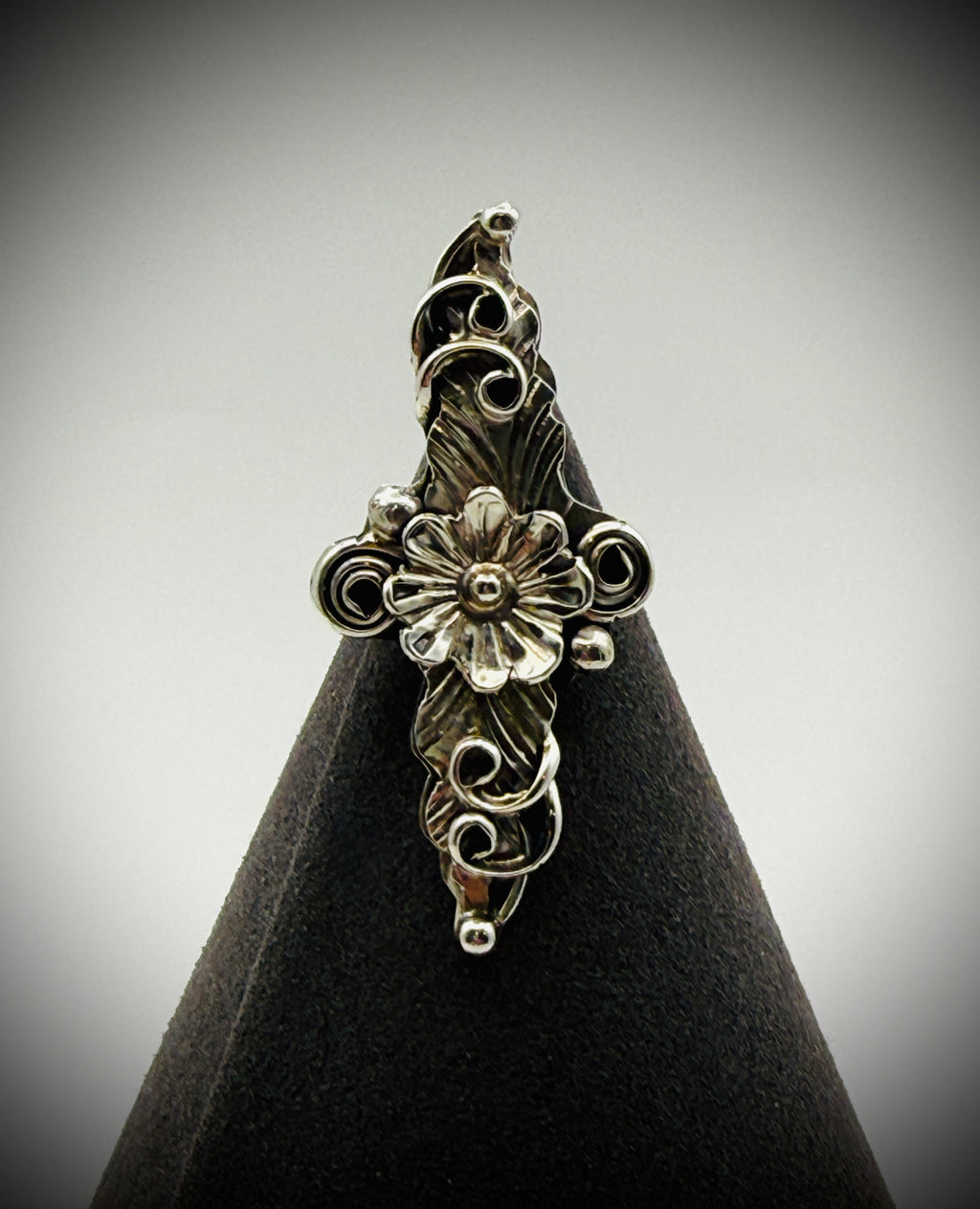 Harry B. Yazzie Sterling Silver Floral Statement Ring – Size 7.25