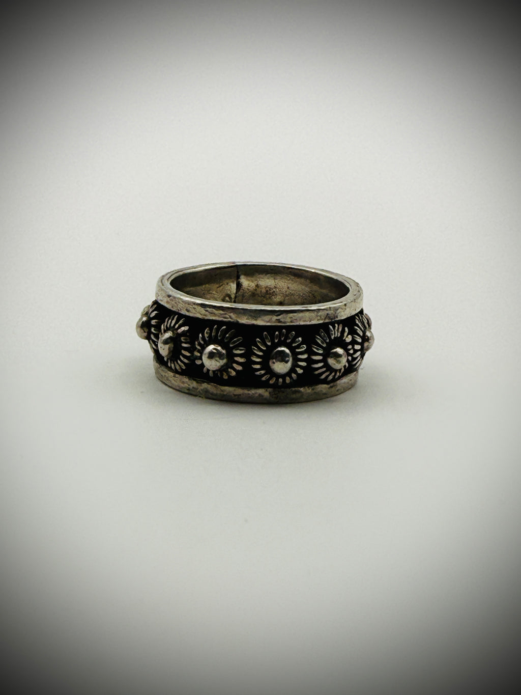 Vintage Taxco Mexico Sterling Band Ring — Size 6, 6g — Sunburst Dots