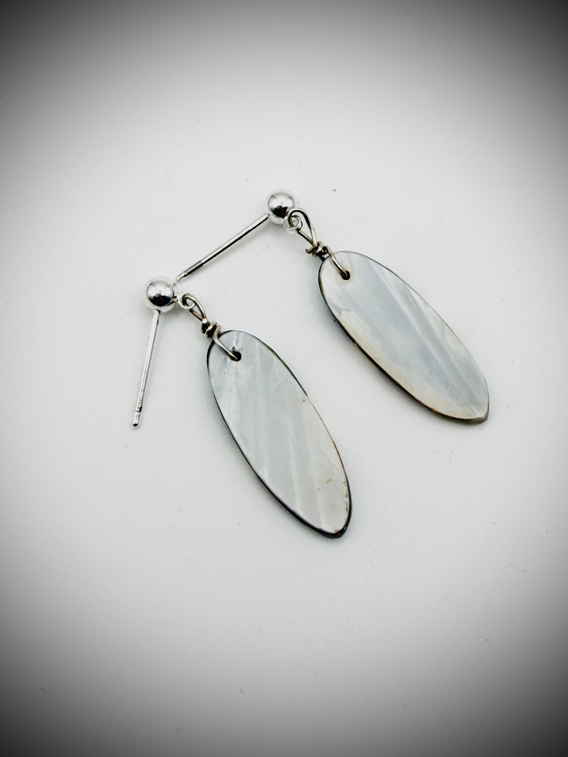 Vintage Inlay Feather Earrings – Shell, Onyx, Coral & Turquoise – 1.5" (4g)