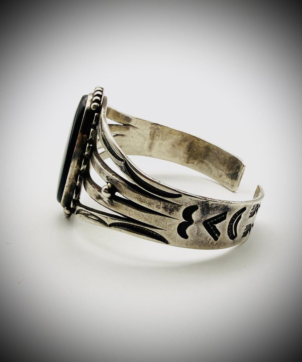 Sterling Silver & Black Onyx Cuff Bracelet – Vintage Split-Shank Design