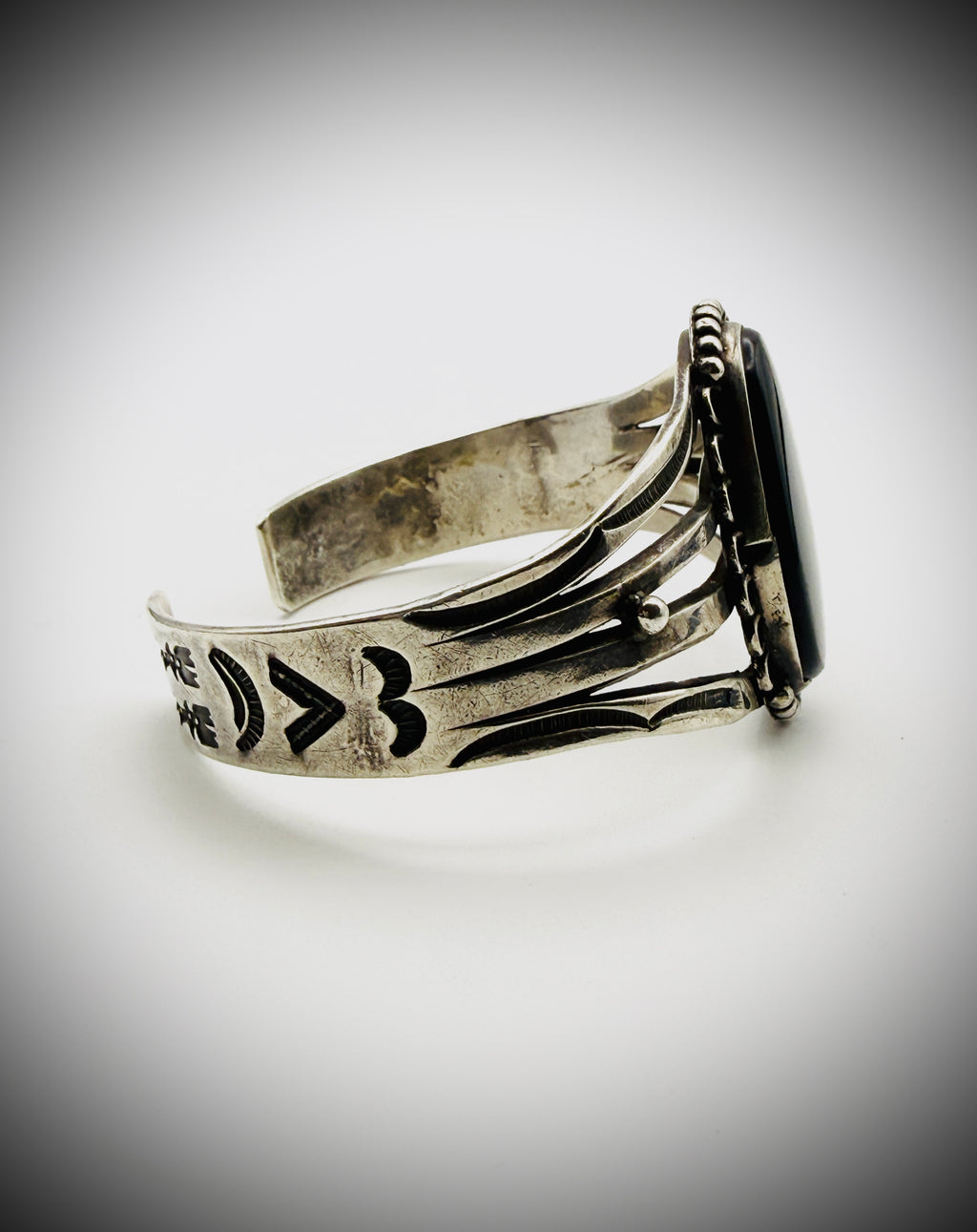 Sterling Silver & Black Onyx Cuff Bracelet – Vintage Split-Shank Design