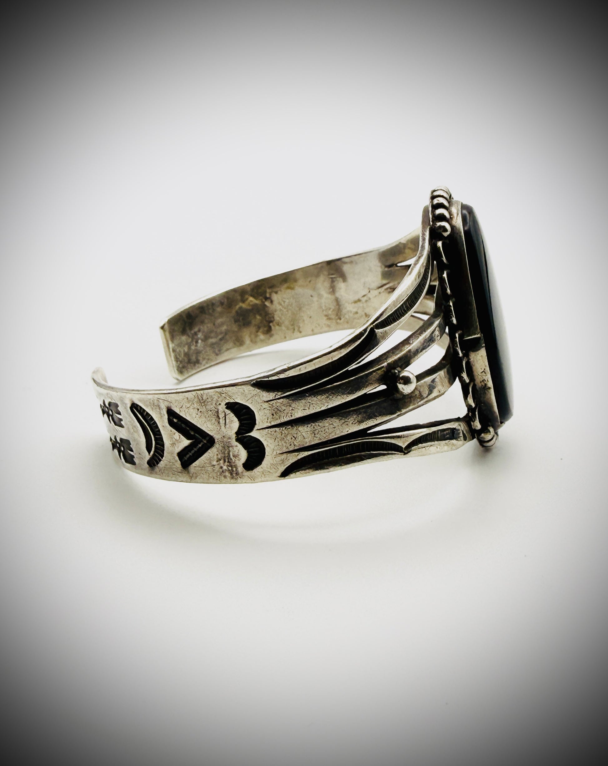 Sterling Silver & Black Onyx Cuff Bracelet – Vintage Split-Shank Design