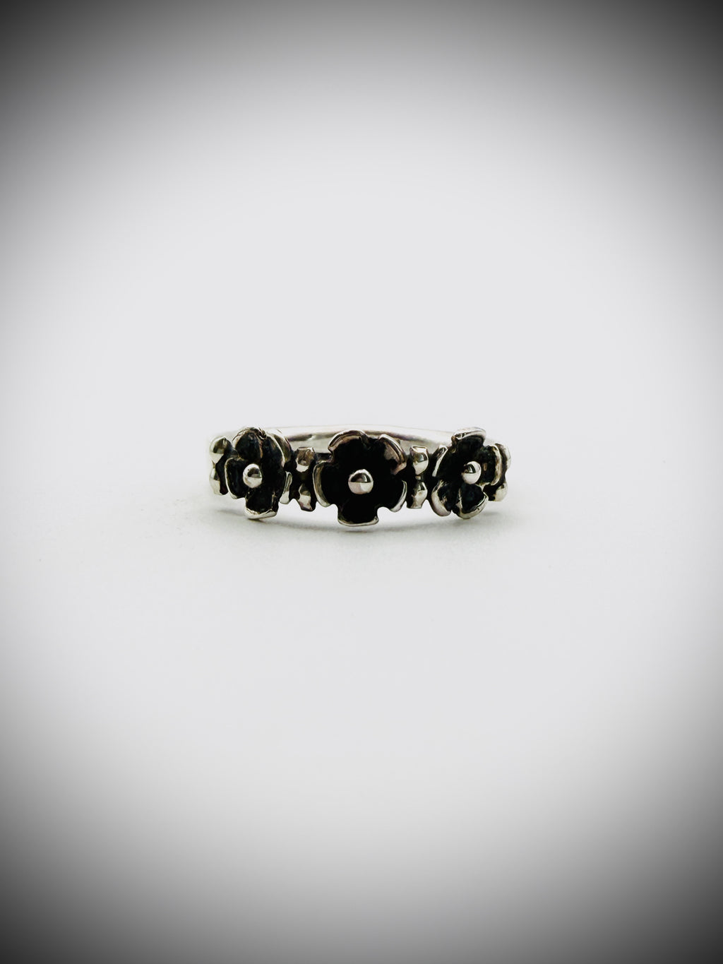 Sterling Silver Floral Band Ring – Size 7.75