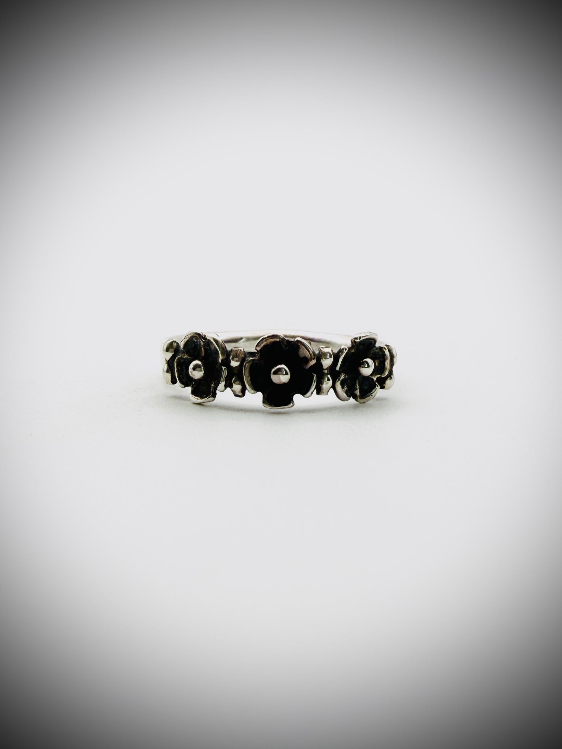 Sterling Silver Floral Band Ring – Size 7.75