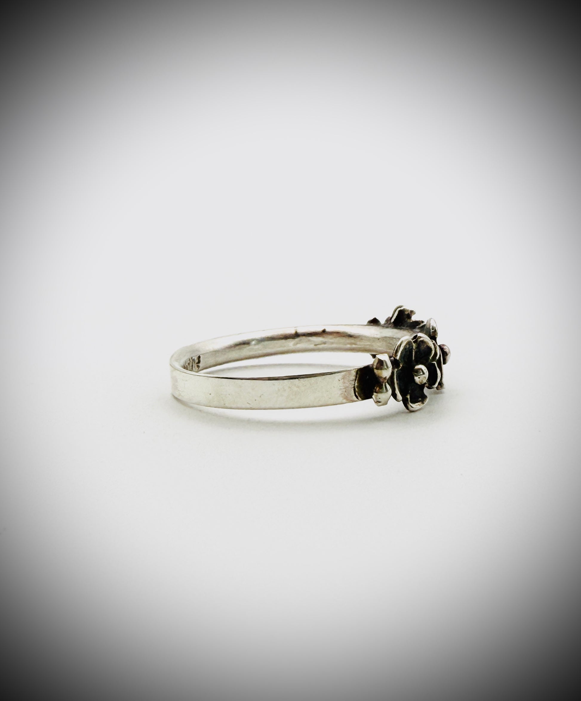 Sterling Silver Floral Band Ring – Size 7.75