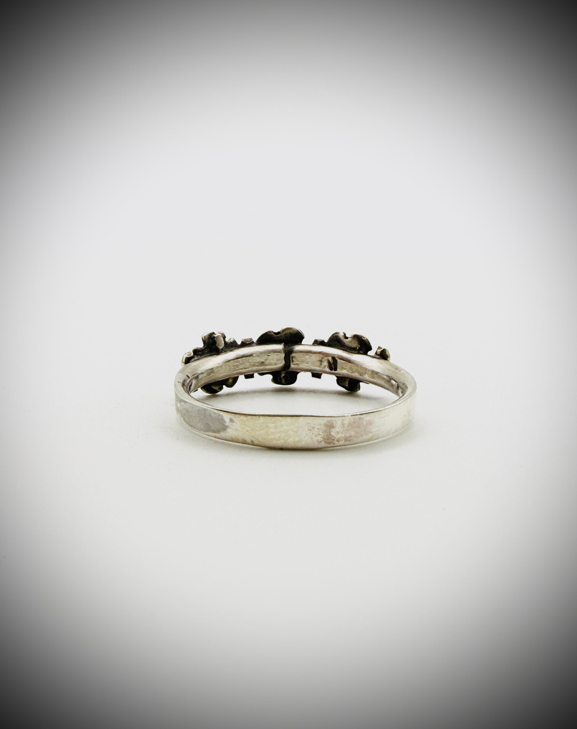 Sterling Silver Floral Band Ring – Size 7.75