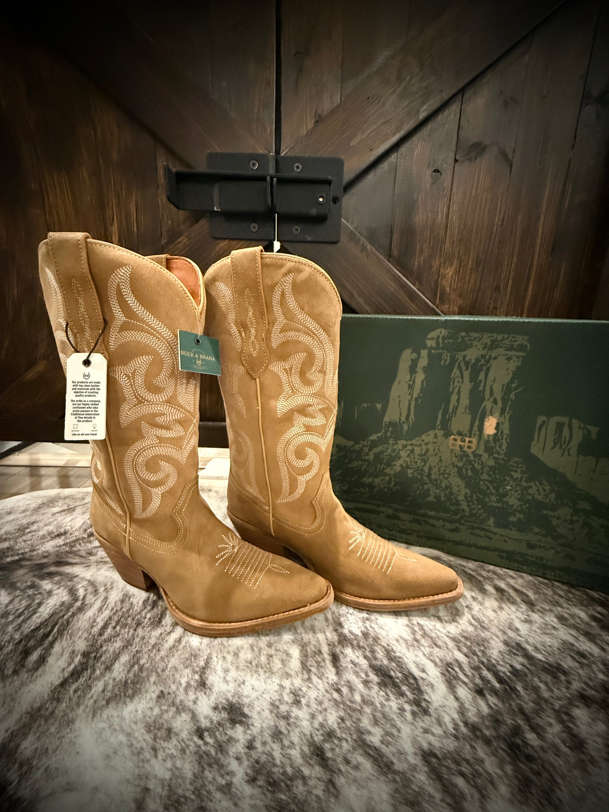 BUCK & BRANA TESSA BEIGE TALL WESTERN BOOTS NWT SIZE 7.5