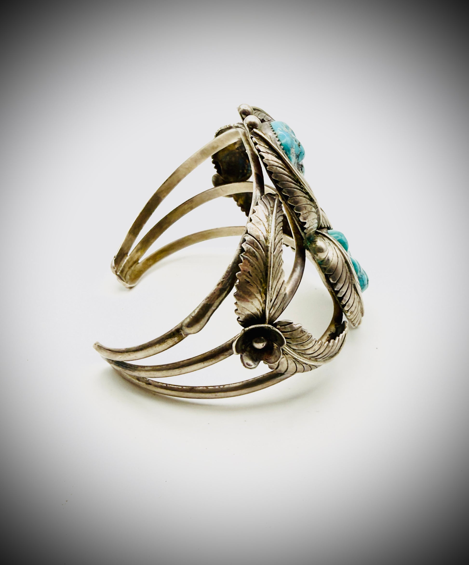 VINTAGE NAVAJO STERLING TURQUOISE CUFF BRACELET "LS" 51G